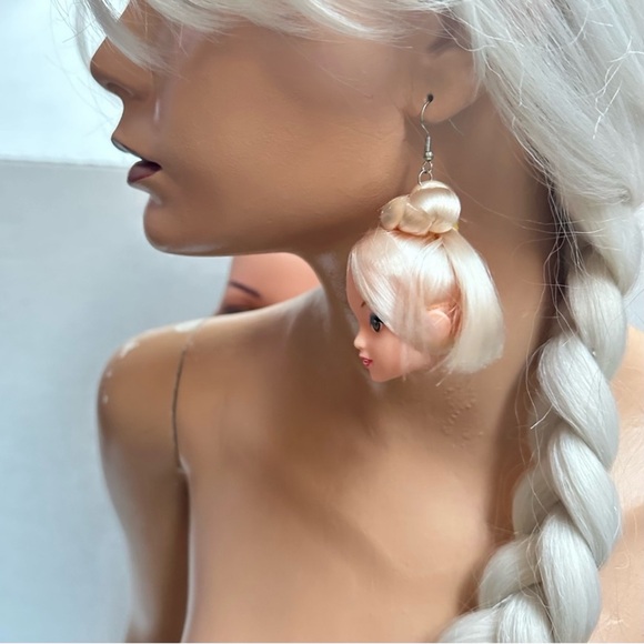 Barbie Doll head earrings new - Picture 4 of 5